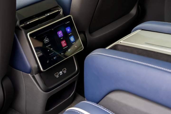 Trần kính toàn cảnh - Tiện nghi đẳng cấp trên VinFast VF 9 - 4