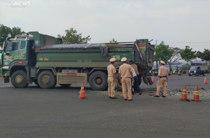 Vụ tai nạn làm 10 người thương vong ở Gia Lai: Tạm giữ hình sự tài xế xe tải - 2