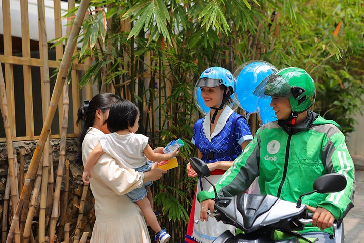 Thử thách theo chân 'nhân vật bí ẩn' mang bữa sáng đủ chất gõ cửa từng nhà - 8