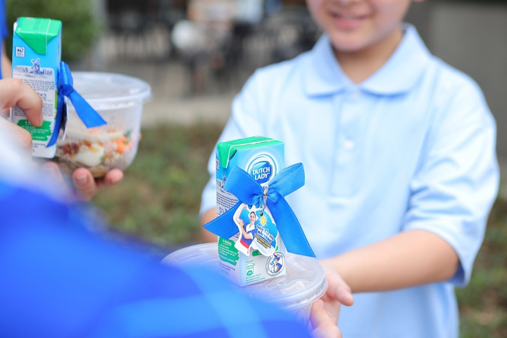 Thử thách theo chân 'nhân vật bí ẩn' mang bữa sáng đủ chất gõ cửa từng nhà - 9