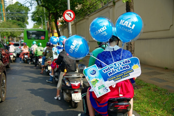 Thử thách theo chân 'nhân vật bí ẩn' mang bữa sáng đủ chất gõ cửa từng nhà - 2