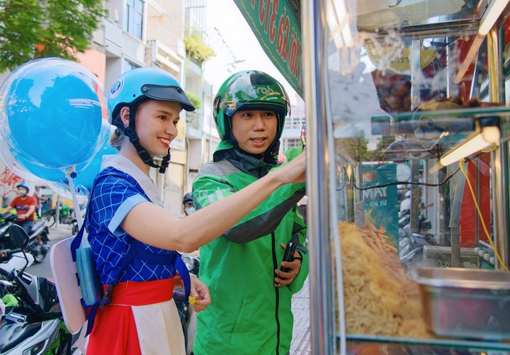 Thử thách theo chân 'nhân vật bí ẩn' mang bữa sáng đủ chất gõ cửa từng nhà - 3