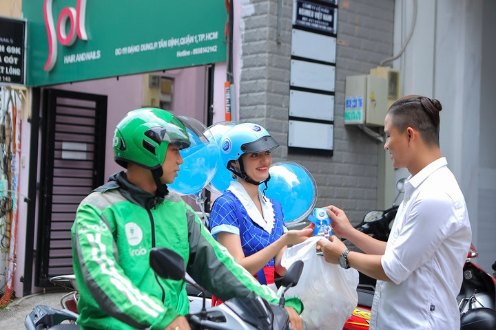 Thử thách theo chân 'nhân vật bí ẩn' mang bữa sáng đủ chất gõ cửa từng nhà - 7