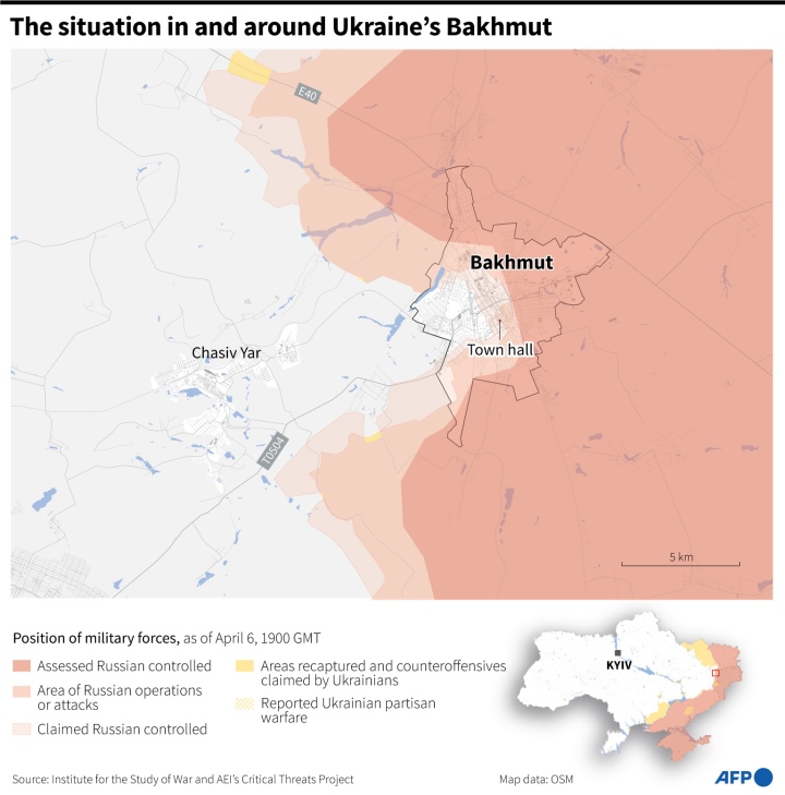 Lực lượng Ukraine ở Bakhmut đứng trước nguy cơ mất đường tiếp viện - 2