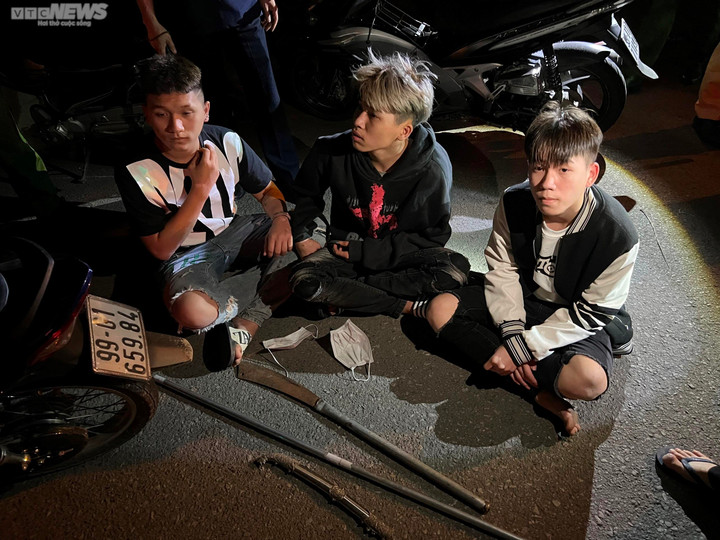 Bắc Ninh: Tạm giữ khẩn cấp 3 thanh niên mang hung khí đi giải quyết mâu thuẫn - 1