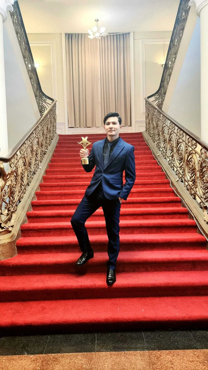 'Gia đình mình vui bất thình lình': Chân dung ngoài đời của anh cả đáng ghét - 3