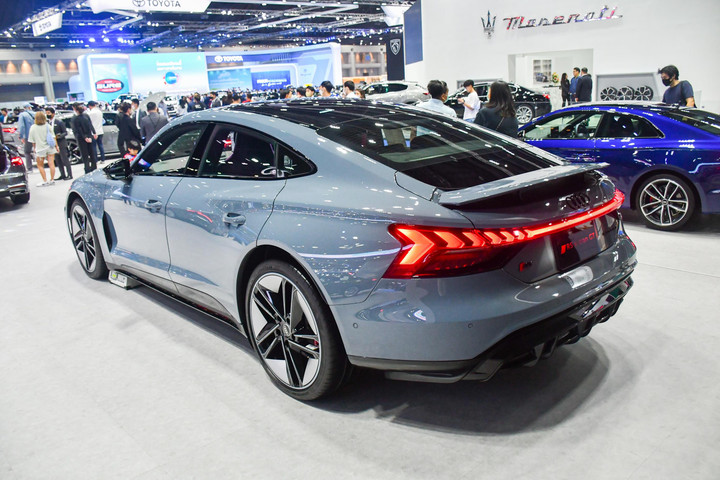 Chi tiết xe điện thể thao Audi RS e-tron GT sắp bán tại Việt Nam - 8