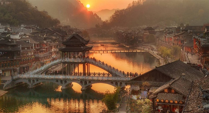 Top 5 cổ trấn đẹp khó tin của Trung Quốc - 1