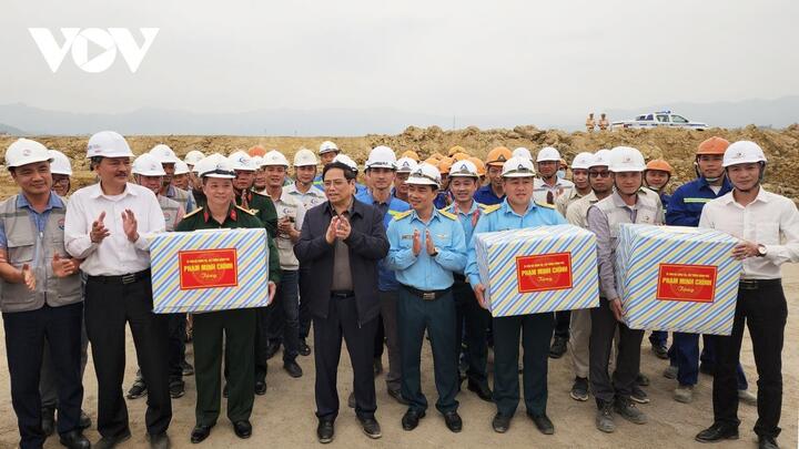 Thủ tướng: Phấn đấu hoàn thành dự án Cảng hàng không Điện Biên vào 19/11 - 3