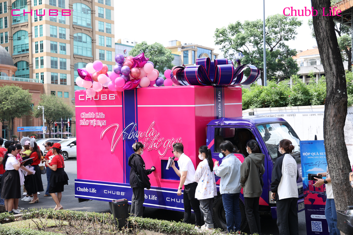 Chubb Life khuấy đảo Hà Nội, TP.HCM với hộp quà khổng lồ ngày Sức khoẻ Thế giới - 1