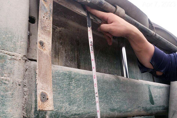 Phát hiện nút bấm đặc biệt của xe quá tải, 'khắc nhập khắc xuất' khi gặp công an - 2