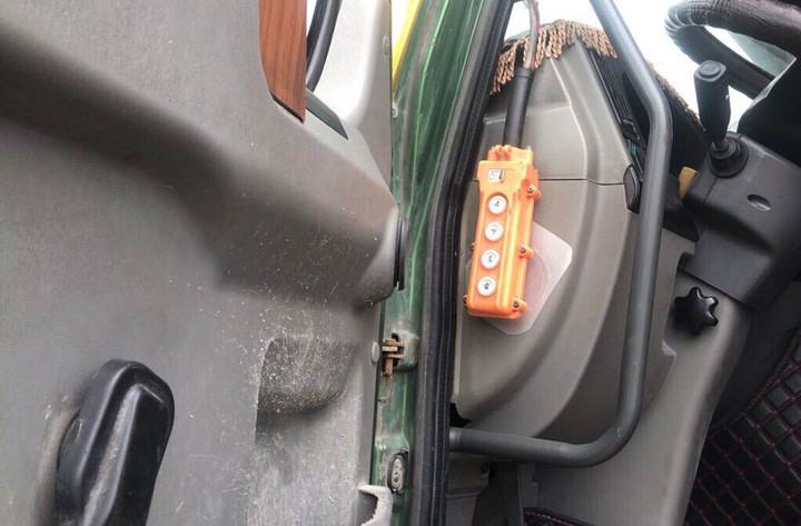 Phát hiện nút bấm đặc biệt của xe quá tải, 'khắc nhập khắc xuất' khi gặp công an - 3