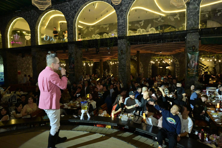 Đêm nhạc đang diễn ra nhưng bị dừng khẩn cấp, Jimmii Nguyễn: 'Tôi không sai' - 3