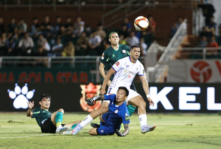 Trọng tài Việt mắc lỗi liên tục từ giải Hạng Nhất đến V-League - 2