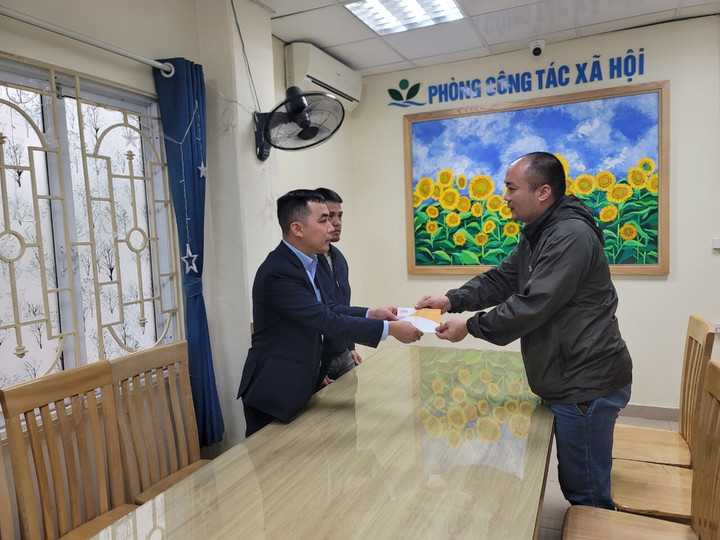 Bảo hiểm BSH thăm hỏi, động viên các nạn nhân bị tai nạn ở đường Võ Chí Công - 1