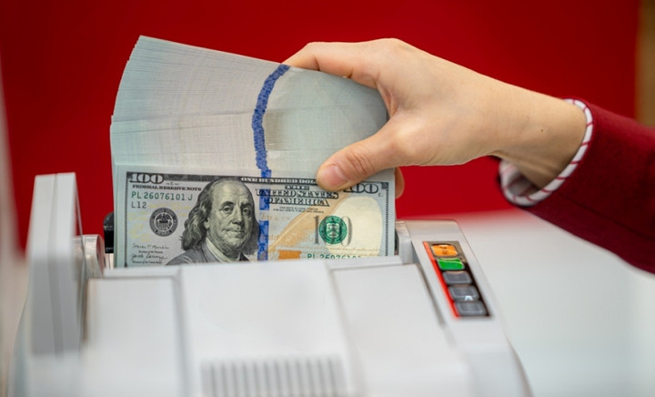 Ngân hàng Nhà nước lần đầu giảm giá bán USD năm 2023 - 1