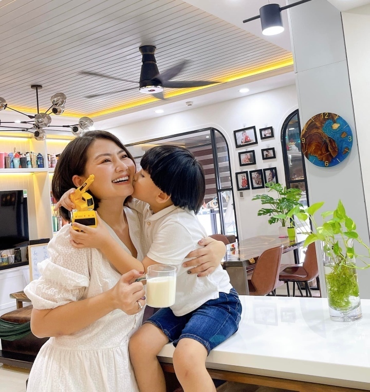 Cuộc sống của 'mẹ đơn thân' Ngọc Lan sau 4 năm ly hôn - 3