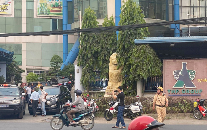 Cảnh sát xuất hiện tại trụ sở Tập đoàn Tân Hiệp Phát - 2