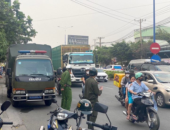 Cảnh sát xuất hiện tại trụ sở Tập đoàn Tân Hiệp Phát - 5