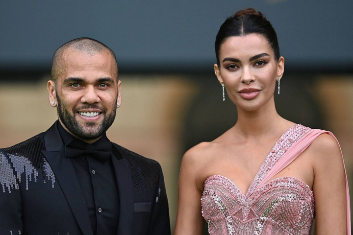 Dani Alves bất ngờ được vợ cũ tới thăm trong tù - 1