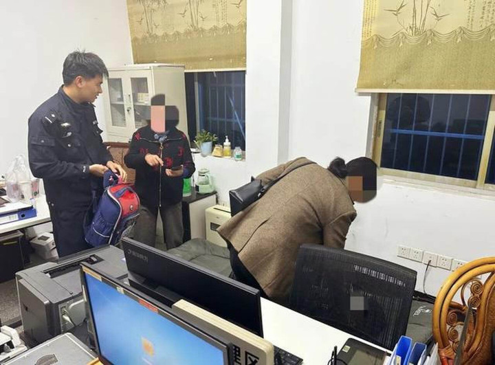 Cậu bé đạp xe 130km đến nhà bà sau khi cãi nhau với mẹ - 3