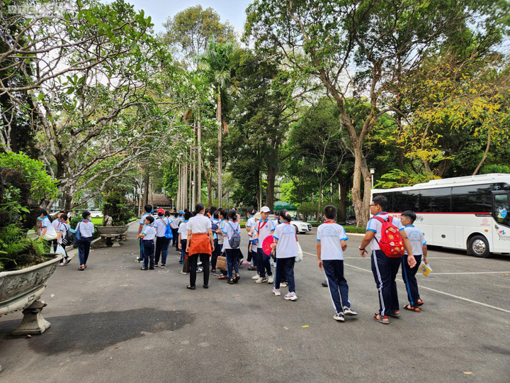 Học sinh tiểu học TP.HCM học lịch sử tại di tích lịch sử - 2