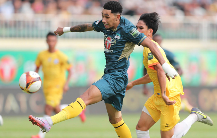 Trực tiếp bóng đá HAGL 1-1 Khánh Hòa: Quốc Việt vào sân - 1