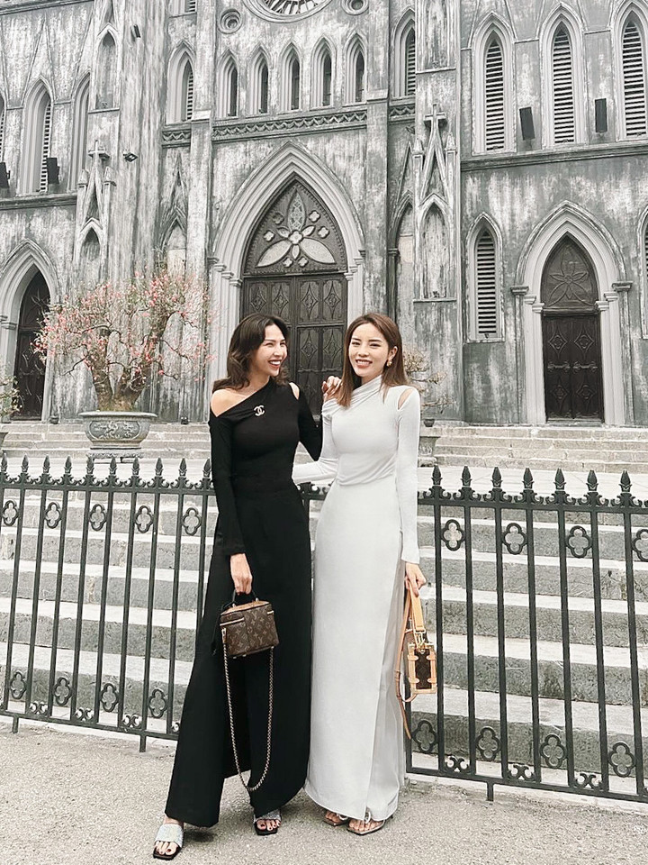 Hồ Ngọc Hà và dàn sao nữ khoe dáng trong những thiết kế đơn sắc - 9