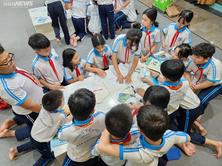 Học sinh tiểu học TP.HCM học lịch sử tại di tích lịch sử - 4