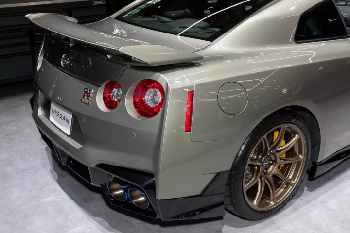 Chi tiết siêu xe đường phố Nissan GT-R 2024 - 16