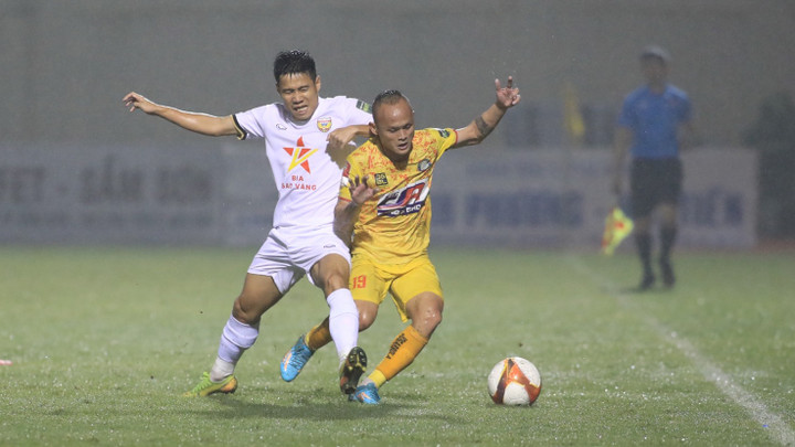 Thắng đậm Hà Tĩnh, CLB Thanh Hóa tạm chiếm ngôi đầu bảng V-League 2023 - 1