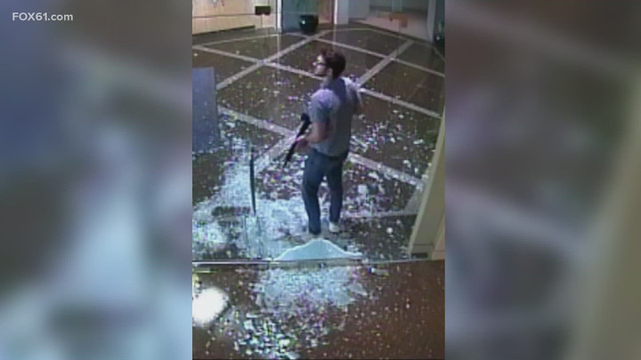 Mỹ công bố video vụ xả súng tại ngân hàng ở Louisville - 1