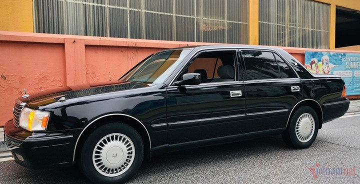 Khó tin xe Toyota Crown 25 năm tuổi vẫn có giá 1,5 tỷ đồng - 2