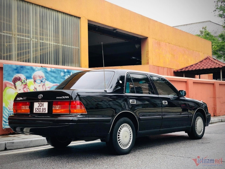 Khó tin xe Toyota Crown 25 năm tuổi vẫn có giá 1,5 tỷ đồng - 3