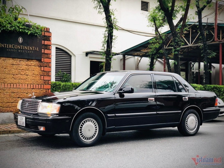 Khó tin xe Toyota Crown 25 năm tuổi vẫn có giá 1,5 tỷ đồng - 4