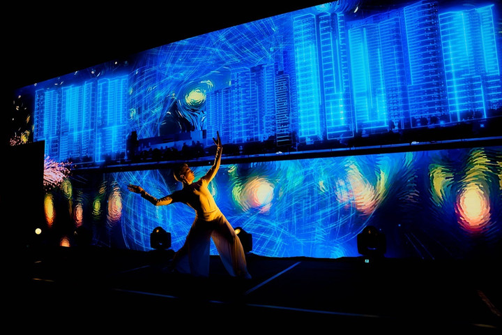 Hàng trăm du khách tham dự triển lãm 'Glory to GLORY' ngày đầu mở cửa - 5