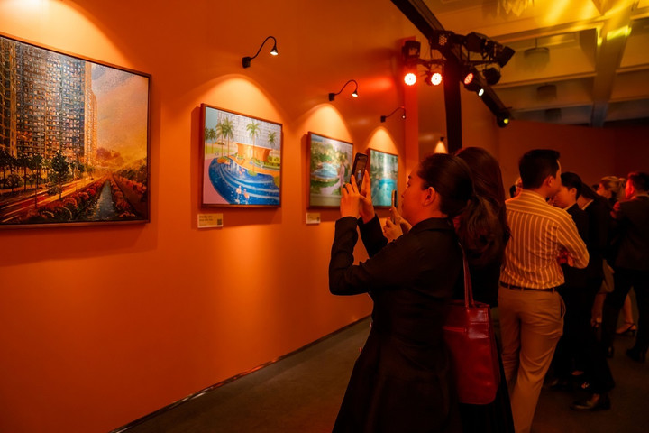 Hàng trăm du khách tham dự triển lãm 'Glory to GLORY' ngày đầu mở cửa - 7