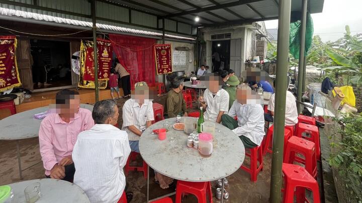 Thầy giáo dùng dao đâm bố vợ tử vong - 2