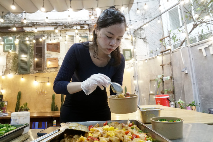 Con gái mất vì ung thư, bố mở tiệm cơm 1 nghìn giúp đỡ trẻ bệnh K - 6