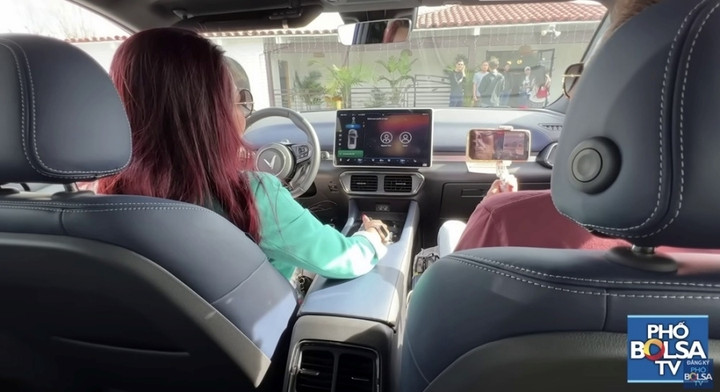 Muốn có xe điện đầu tiên Việt Nam chế tạo, cặp đôi bỏ cọc Tesla mua VinFast VF 8 - 2