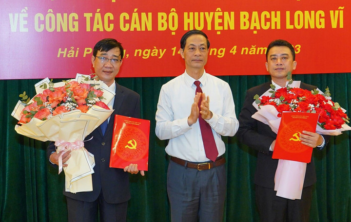Ông Bùi Trung Tiến giữ chức Bí thư Huyện ủy Bạch Long Vỹ, Hải Phòng - 1