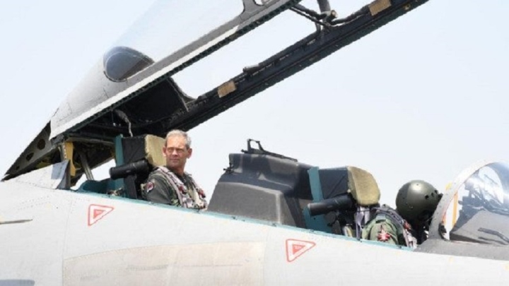 Tướng không quân Mỹ xuất hiện trên tiêm kích Su-30MKI của Ấn Độ  - 1