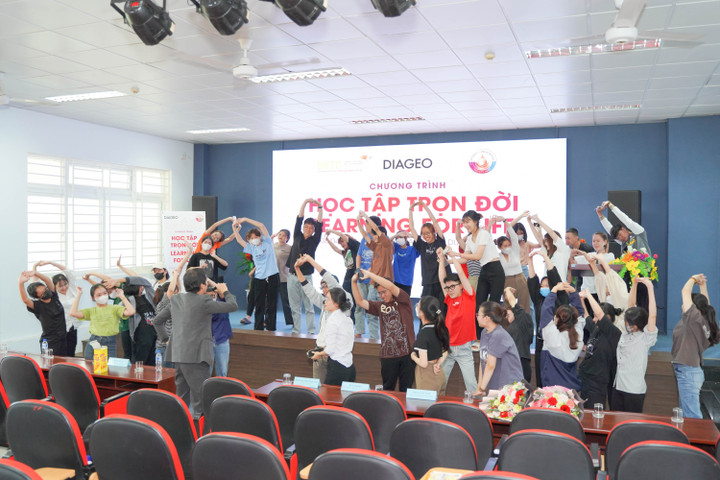 Diageo Việt Nam hỗ trợ nâng cao nghiệp vụ khách sạn nhà hàng cho sinh viên - 2