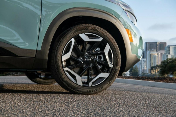 Kia Seltos 2024 tăng giá, có nội thất cao cấp hơn - 4