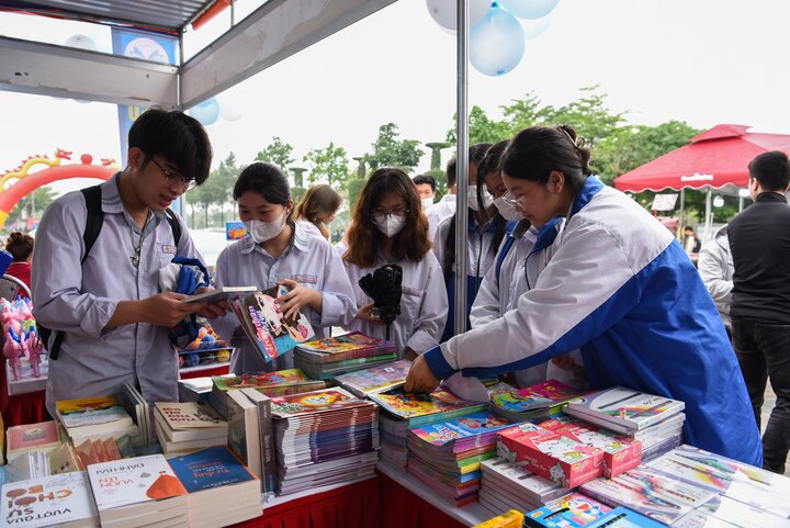 Hơn 100.000 đầu sách được trưng bày tại Ngày sách và văn hóa đọc ở Bắc Ninh - 2