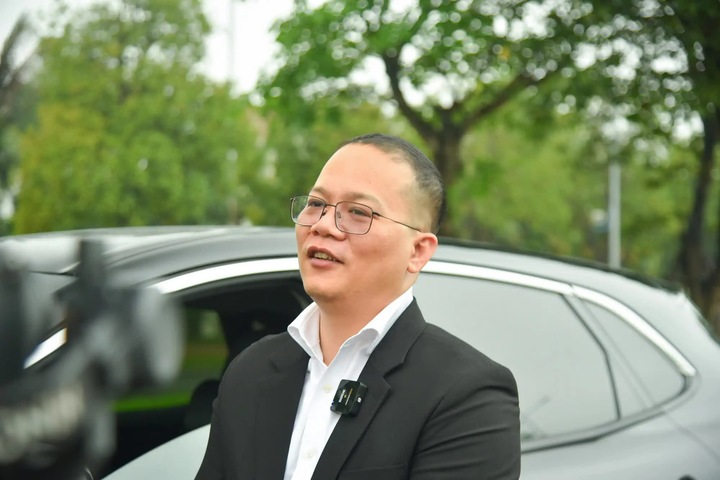 Tài xế Xanh SM tiết lộ: 'Nhận 25% cước, chạy xe VF 8 phải biết tiếng Anh' - 10