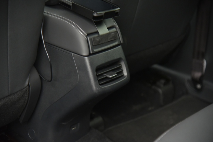 Tài xế Xanh SM tiết lộ: 'Nhận 25% cước, chạy xe VF 8 phải biết tiếng Anh' - 11