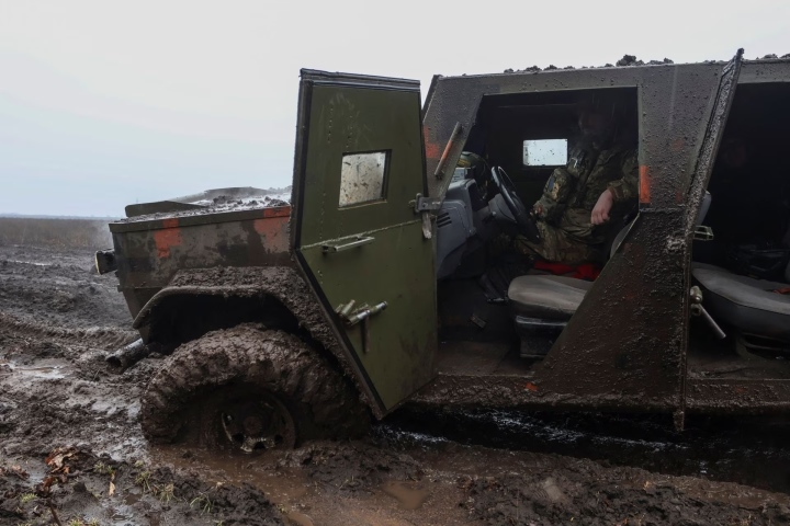 Bùn lầy đã khiến chiếc Leopard đầu tiên bị "hạ gục" trên chiến trường Ukraine - 2