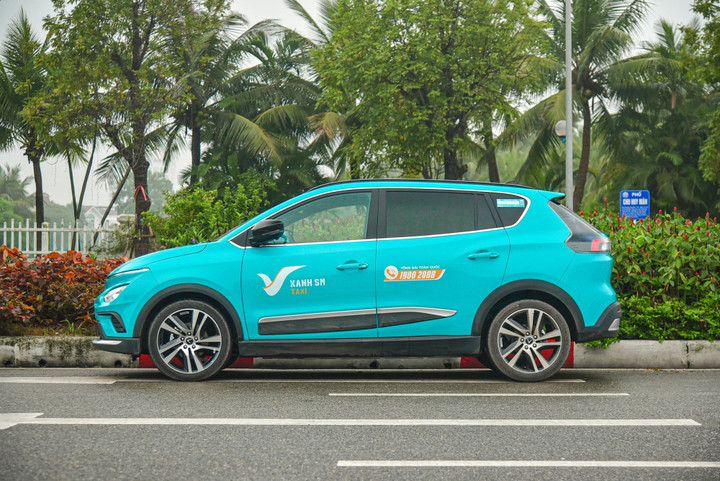 Tài xế Xanh SM tiết lộ: 'Nhận 25% cước, chạy xe VF 8 phải biết tiếng Anh' - 4