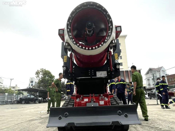 Cận cảnh 'siêu robot' TAF35 có thể di chuyển mọi địa hình chữa cháy - 4